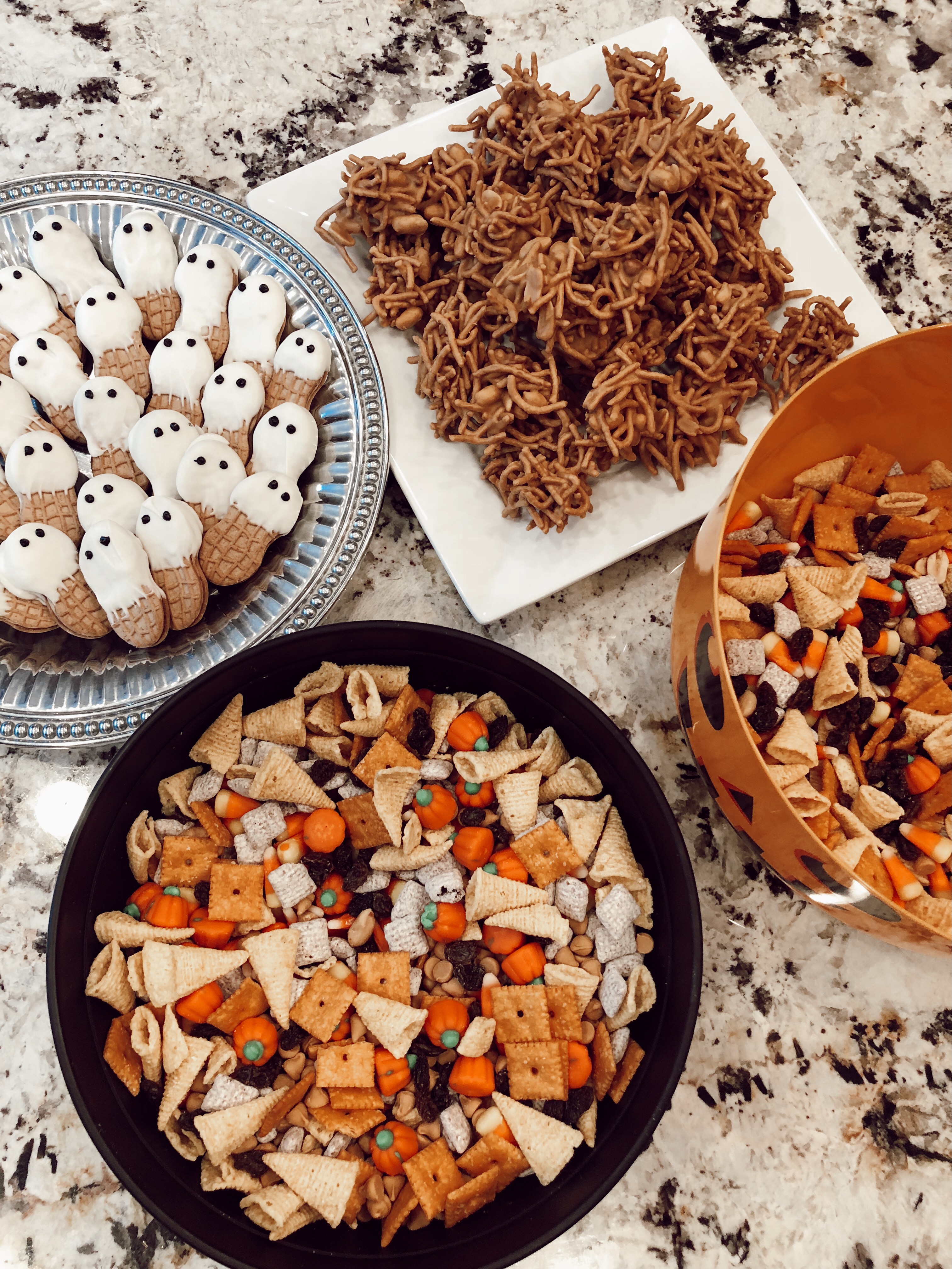 happy halloween month this week i wanted to share a fun easy costume idea for mommy me as well as a few fun easy ideas for making halloween treats
